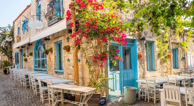 İzmir Çeşme Alaçatı Kuşadası Şirince Efes Turu (1 Gece Otel Konaklamalı)