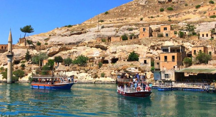 Uçaklı Dolu Dolu Bir Uçtan Bir Uca Sınırlarda Gap Doğu Anadolu Ve Nahçıvan Turu