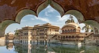 DELHI – JAIPUR – BAHARATPUR – DELHI  IŞIK FESTİVALİ kutlama