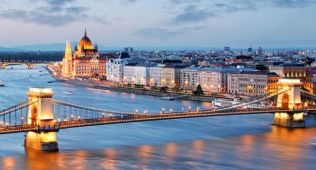 Orta Avrupa'nın Altın Üçgeni Cesky Krumlov &Bratislava &Pandorf Outlet Turları Dahil Ajet HY ile